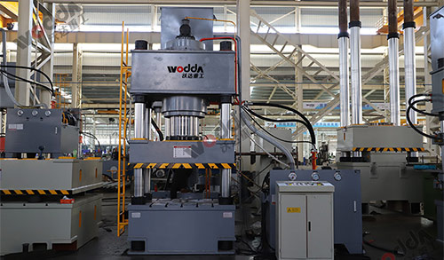 三梁四柱液壓機性能結(jié)構(gòu)介紹 三梁四柱液壓機性能結(jié)構(gòu)介紹