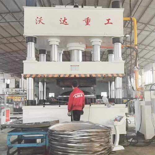 500噸不銹鋼水塔封蓋成型液壓機