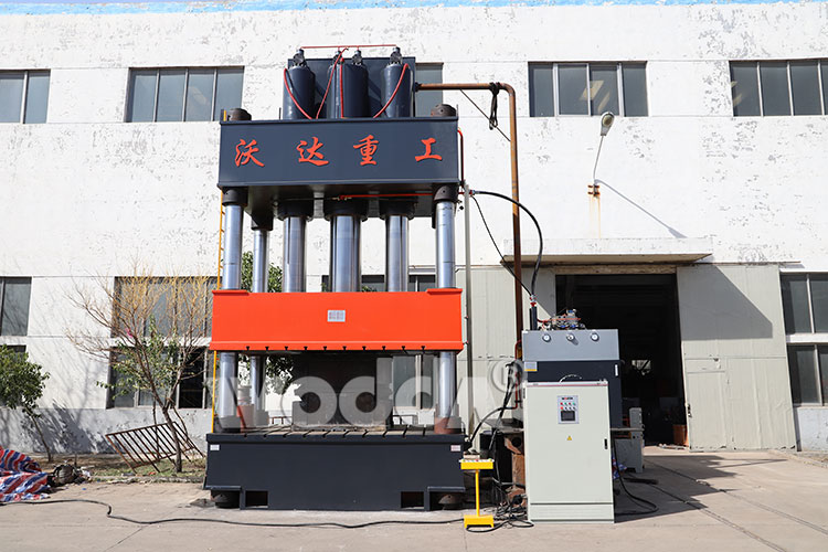 2000噸油壓機(jī) 2000噸油壓機(jī)