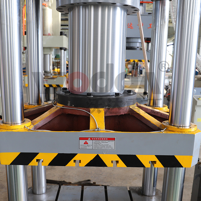 315噸四柱液壓機(jī) 315噸四柱液壓機(jī)