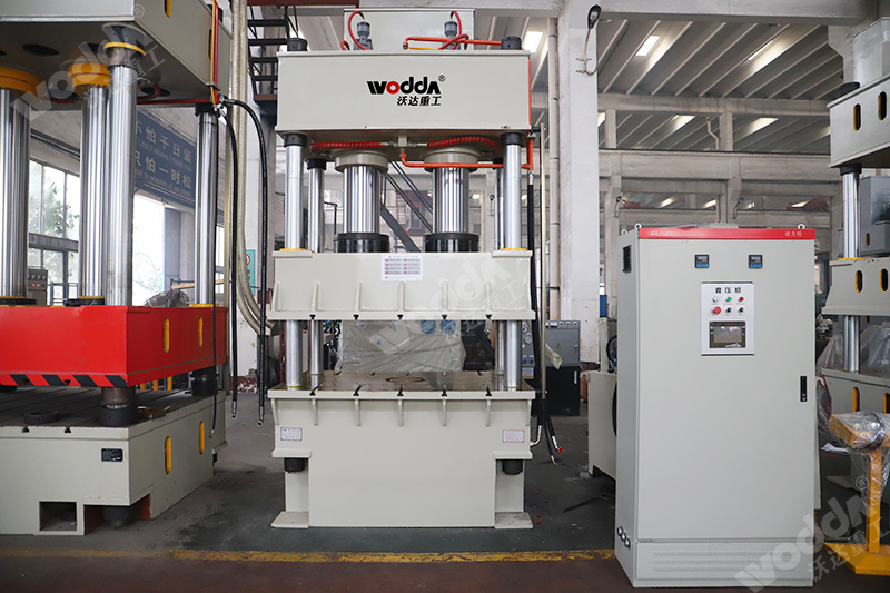 400噸三梁四柱液壓機(jī) 400噸三梁四柱液壓機(jī)