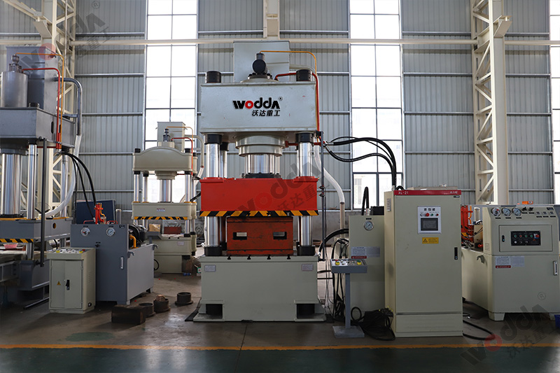 500噸四柱液壓機(jī)模具安裝步驟和注意事項(xiàng) 500噸四柱液壓機(jī)模具安裝步驟和注意事項(xiàng)