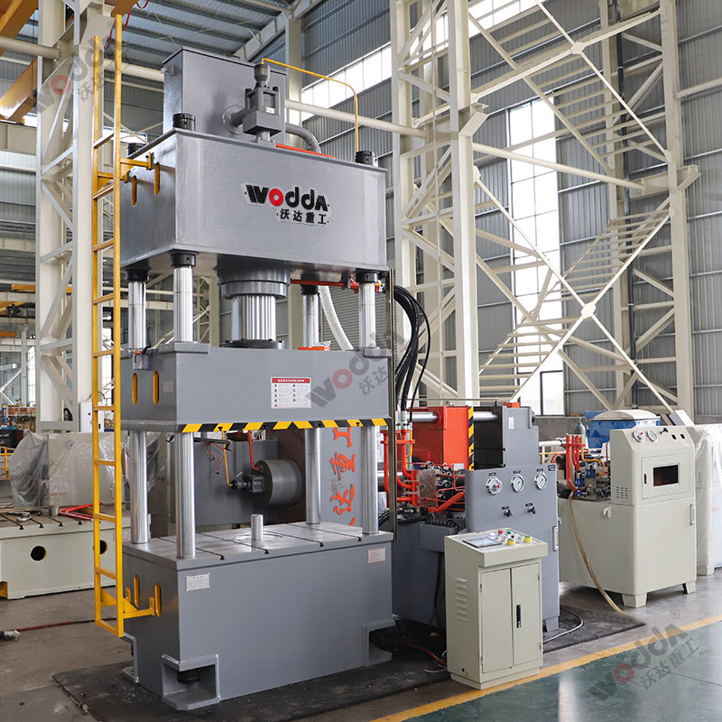 四柱液壓機(jī)如何選擇合適的液壓油？有哪些型號(hào)？