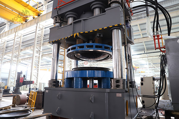 封頭拉伸液壓機(jī)_3000噸四柱液壓機(jī)_液壓機(jī)廠家 封頭拉伸液壓機(jī)_3000噸四柱液壓機(jī)_液壓機(jī)廠家