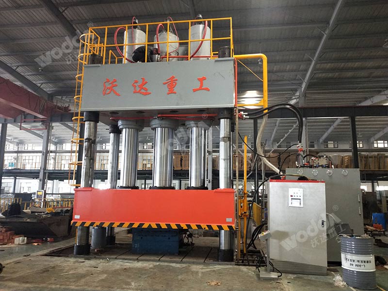 2000噸SMC汽車配件模壓液壓機(jī) 2000噸SMC汽車配件模壓液壓機(jī)