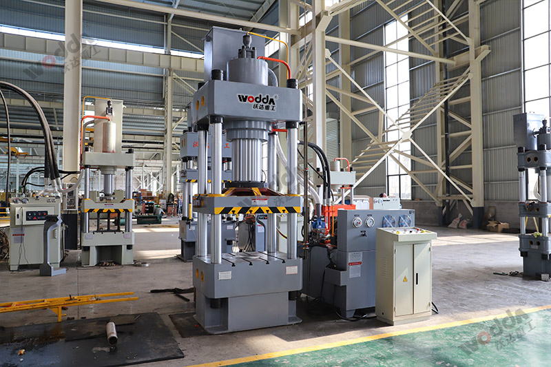 315噸不銹鋼拉伸成型液壓機(jī) 315噸不銹鋼拉伸成型液壓機(jī)