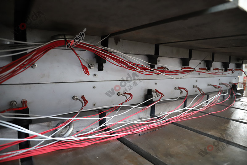 石墨烯導熱膜生產(chǎn)設備_1000噸液壓機_大型四柱液壓機 石墨烯導熱膜生產(chǎn)設備_1000噸液壓機_大型四柱液壓機