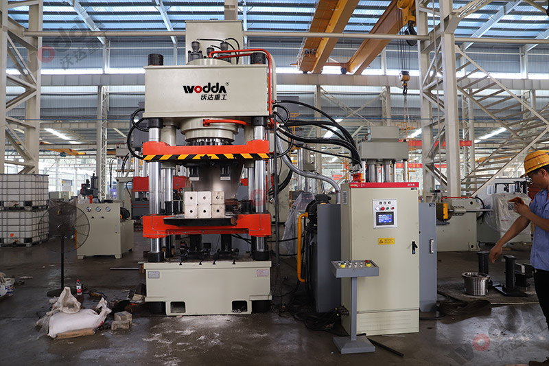 500噸牛羊舔鹽磚機 500噸牛羊舔鹽磚機