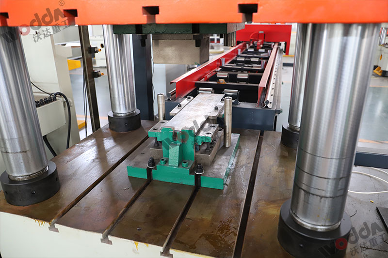 400噸錨桿托盤(pán)液壓機(jī) 400噸錨桿托盤(pán)液壓機(jī)