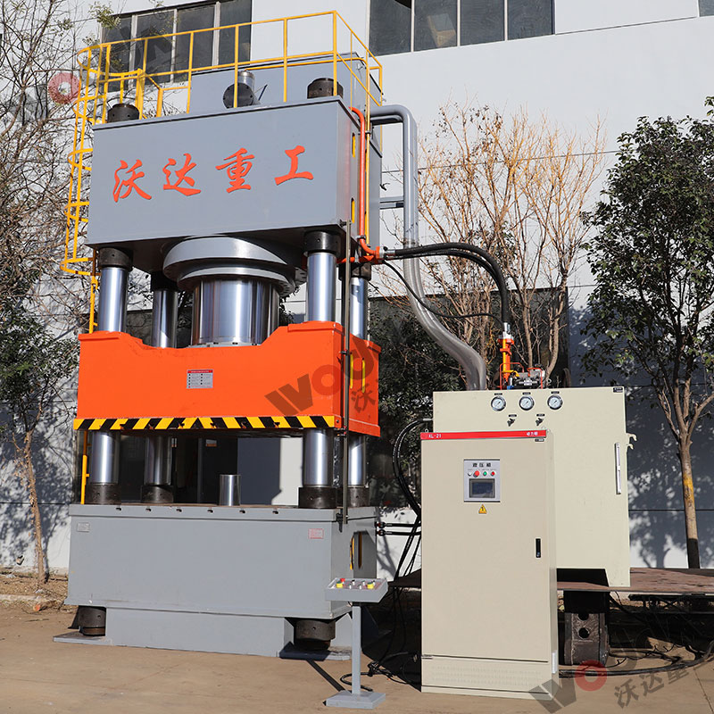 2000噸四柱液壓機(jī) 2000噸四柱液壓機(jī)