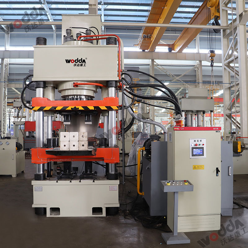 630噸鹽磚機(jī) 630噸鹽磚機(jī)