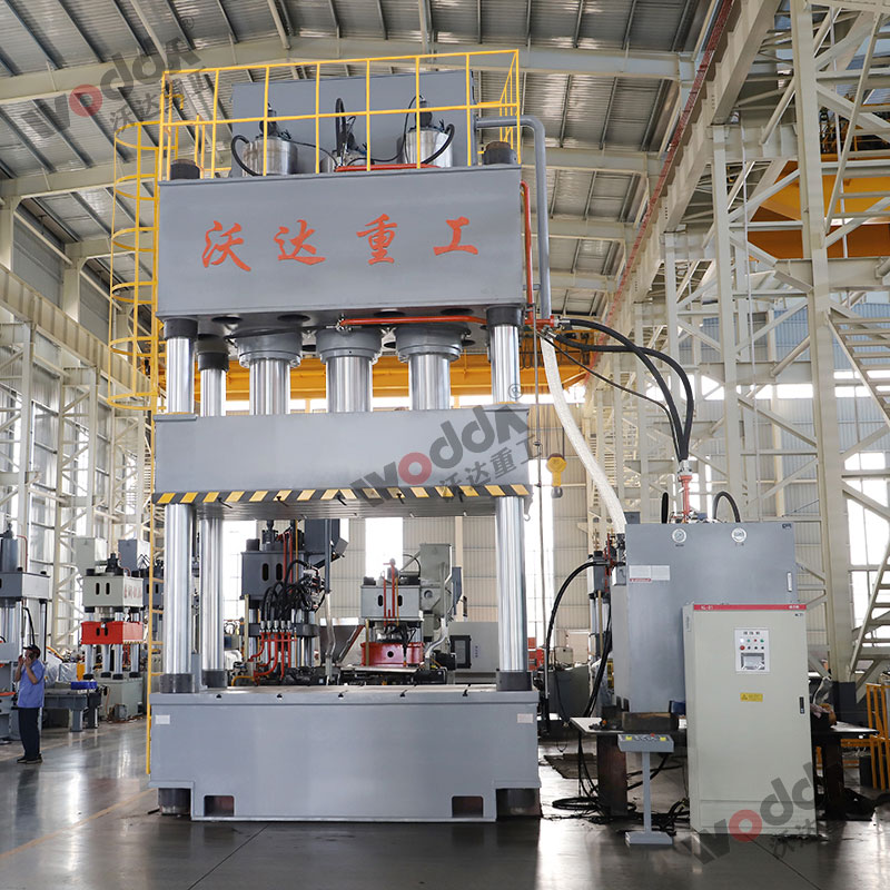 1500噸復(fù)合材料液壓機(jī) 1500噸復(fù)合材料液壓機(jī)