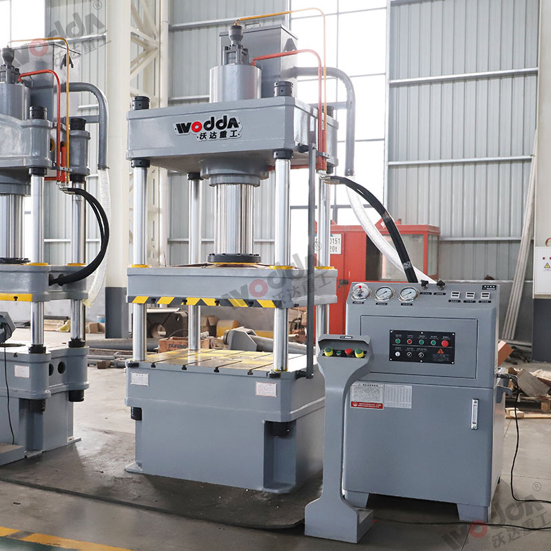 200噸四柱液壓機(jī) 200噸四柱液壓機(jī)