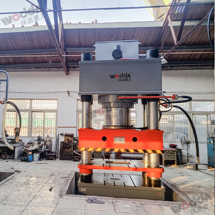 1250噸氧化鋯粉末成型液壓機(jī) 1250噸氧化鋯粉末成型液壓機(jī)