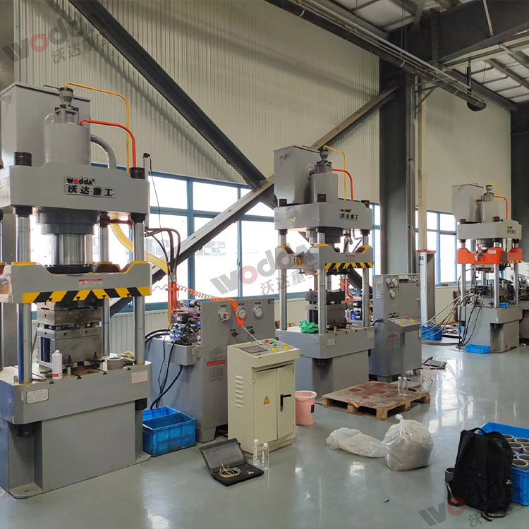 200噸電梯剎車配件成型液壓機.jpg 200噸電梯剎車配件成型液壓機.jpg