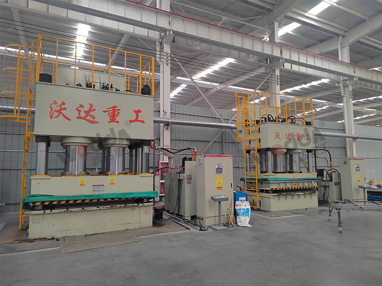 1250噸濾板成型液壓機(jī) 1250噸濾板成型液壓機(jī)