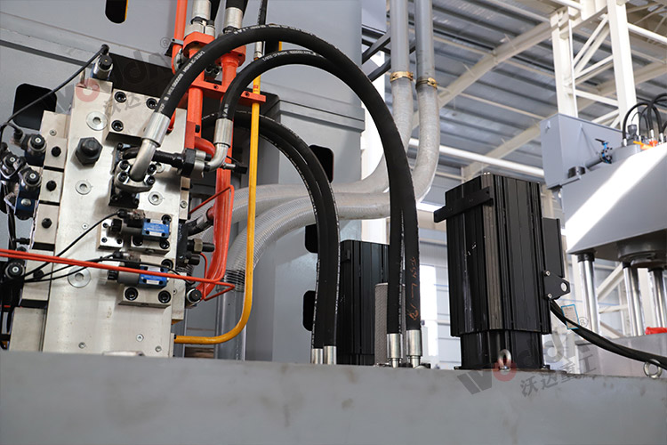 2000噸框架液壓機(jī)（插裝閥、伺服電機(jī)）