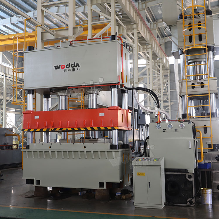 400噸液壓墊拉伸液壓機(jī)車間實(shí)物 400噸液壓墊拉伸液壓機(jī)車間實(shí)物