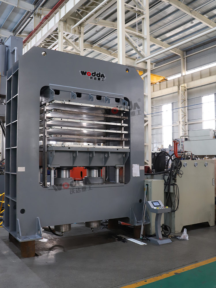 400噸復(fù)合板材多層熱壓機車間實拍