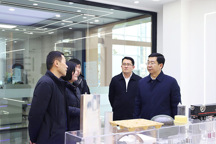 徐州市委常委、經(jīng)開區(qū)黨工委書記張克一行蒞臨山東沃達(dá)重工調(diào)研考察