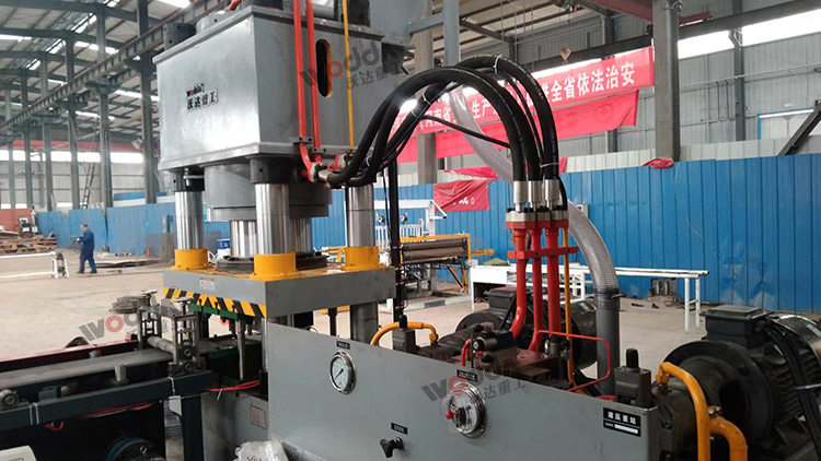 錨桿托盤液壓機(jī)現(xiàn)場(chǎng) 錨桿托盤液壓機(jī)現(xiàn)場(chǎng)