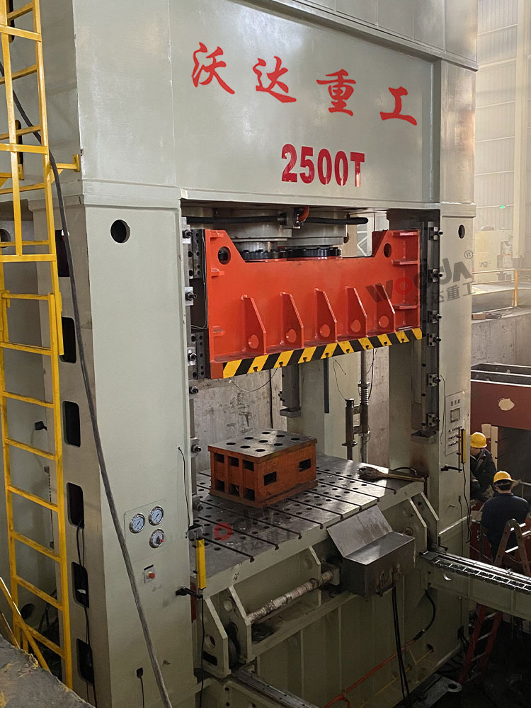 2500噸框架式液壓機 2500噸框架式液壓機