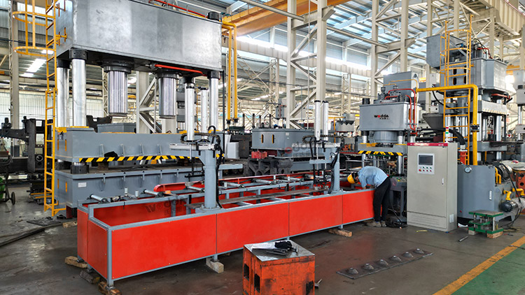 500噸錨桿托盤(pán)液壓機(jī)車(chē)間實(shí)拍