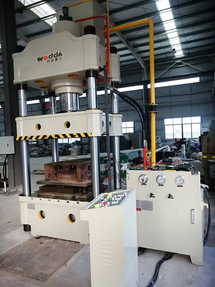 315噸三梁四柱液壓機安裝調試