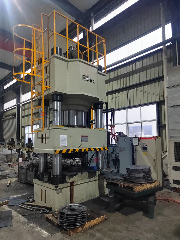 1000噸沖壓汽車離合器片成型液壓機(jī) 1000噸沖壓汽車離合器片成型液壓機(jī)