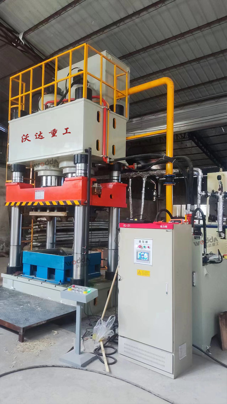 1250噸木屑托盤成型液壓機(jī)客戶現(xiàn)場(chǎng) 1250噸木屑托盤成型液壓機(jī)客戶現(xiàn)場(chǎng)