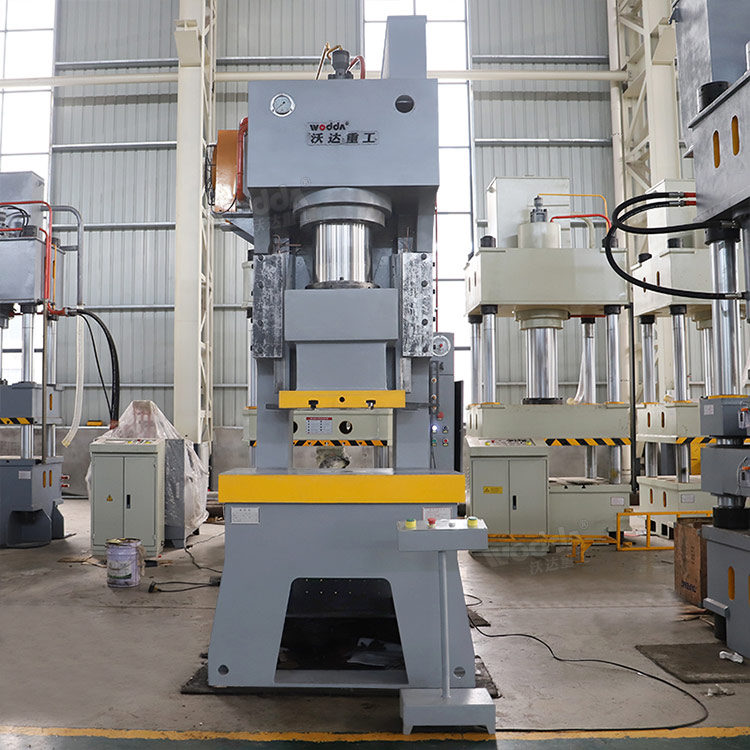 250噸液壓沖床車間實(shí)拍.jpg 250噸液壓沖床車間實(shí)拍.jpg