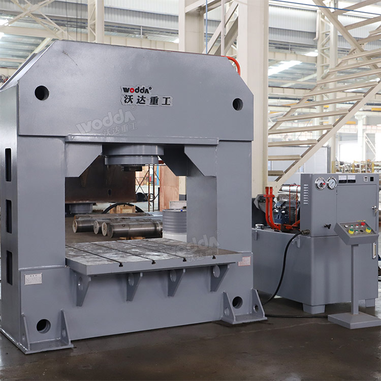 315噸龍門(mén)式液壓機(jī) 315噸龍門(mén)式液壓機(jī)