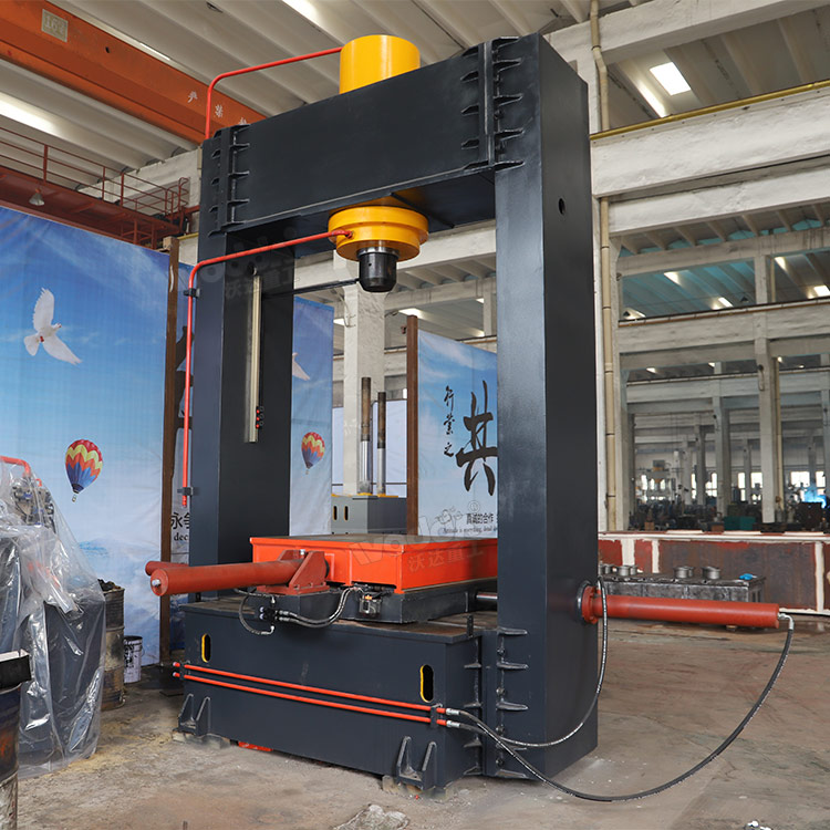 400噸龍門框式液壓機(jī) 400噸龍門框式液壓機(jī)