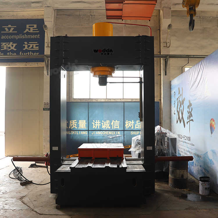 400噸龍門液壓機(jī) 400噸龍門液壓機(jī)