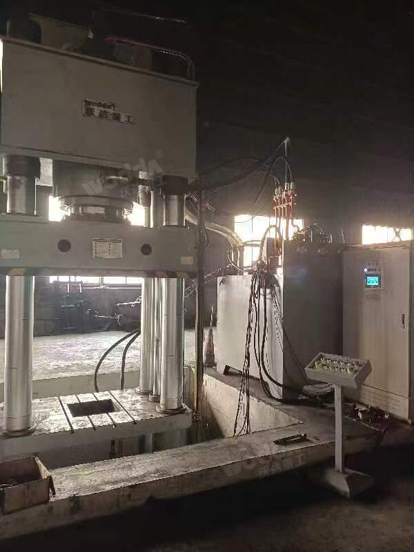 800噸匣缽液壓機客戶現(xiàn)場.jpg 800噸匣缽液壓機客戶現(xiàn)場.jpg