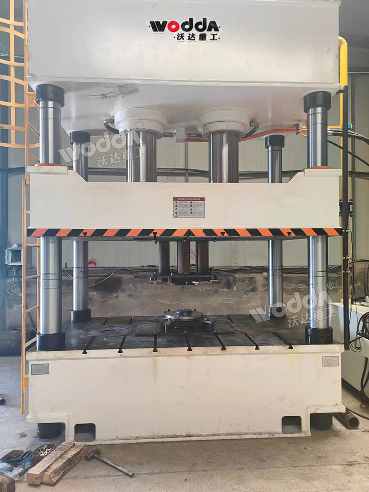 500噸農(nóng)機配件沖壓成型液壓機現(xiàn)場 500噸農(nóng)機配件沖壓成型液壓機現(xiàn)場