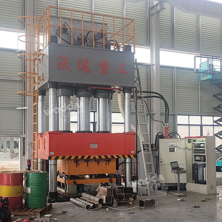 1500噸復(fù)合材料模壓機(jī) 1500噸復(fù)合材料模壓機(jī)