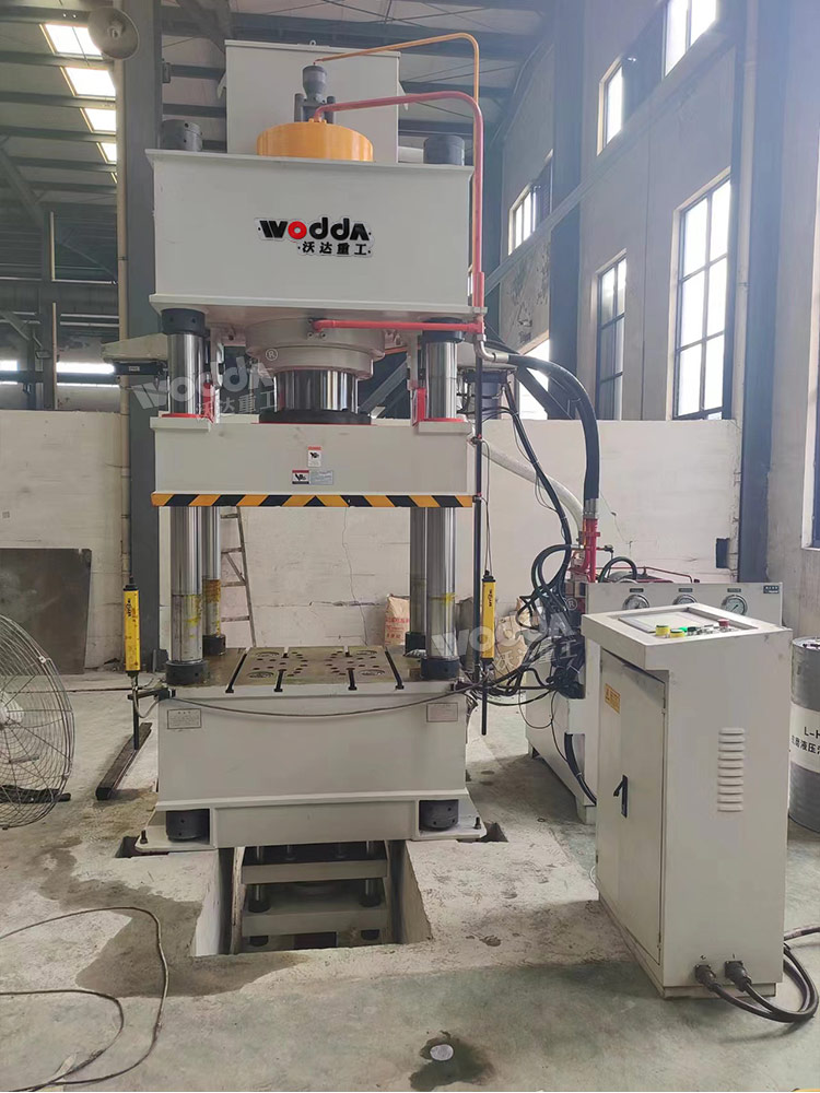 400噸三梁四柱液壓機(jī)