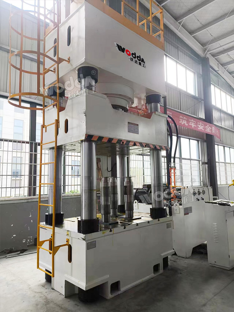 1000噸拉伸液壓機(jī)客戶車(chē)間調(diào)試