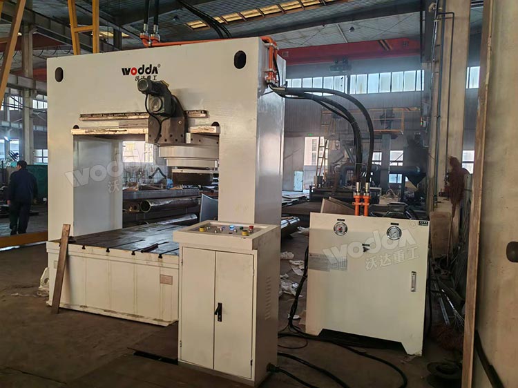 630噸移動龍門液壓機(jī)