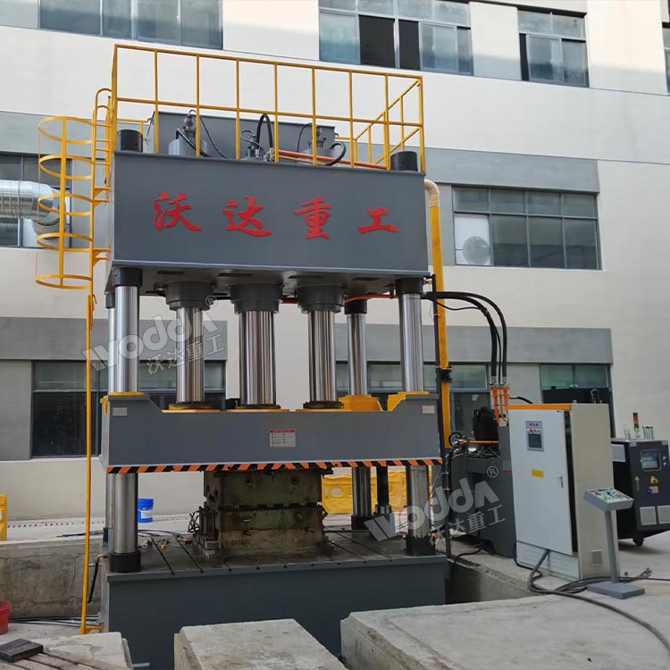 1000噸油壓機(jī)(三缸) 1000噸油壓機(jī)(三缸)