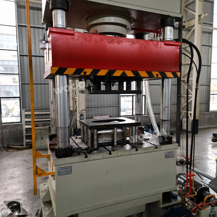 315噸不銹鋼蹲便拉伸液壓機(jī) 315噸不銹鋼蹲便拉伸液壓機(jī)