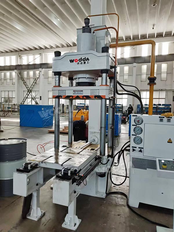 200噸四柱液壓機(jī)帶移動工作臺 200噸四柱液壓機(jī)帶移動工作臺