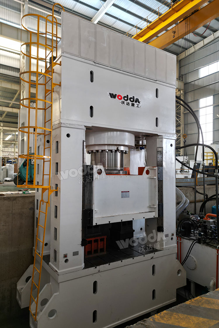 2500噸熱鍛法蘭盤(pán)成型液壓機(jī)