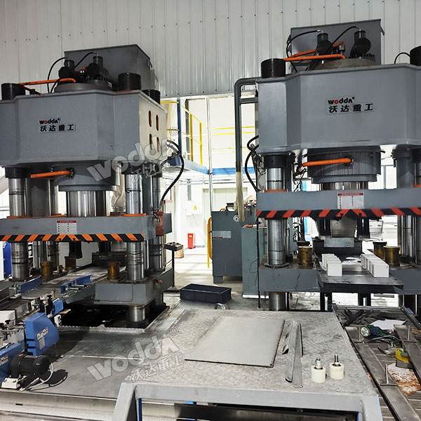 800噸全自動(dòng)鹽磚機(jī) 800噸全自動(dòng)鹽磚機(jī)