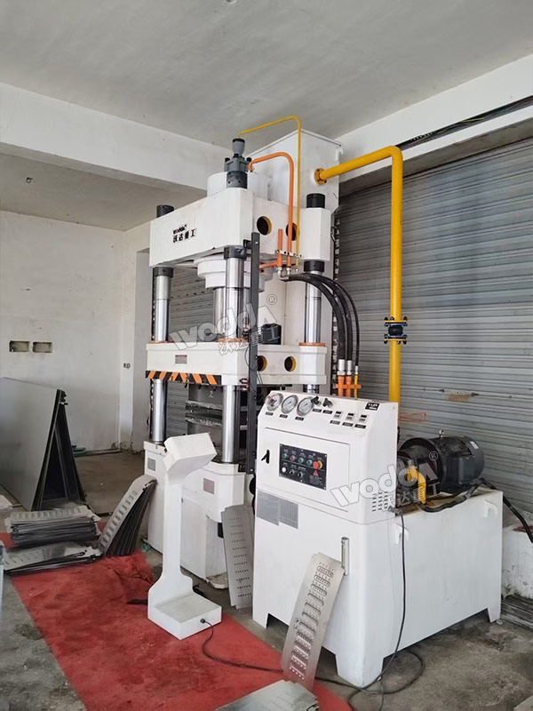 315噸四柱液壓機