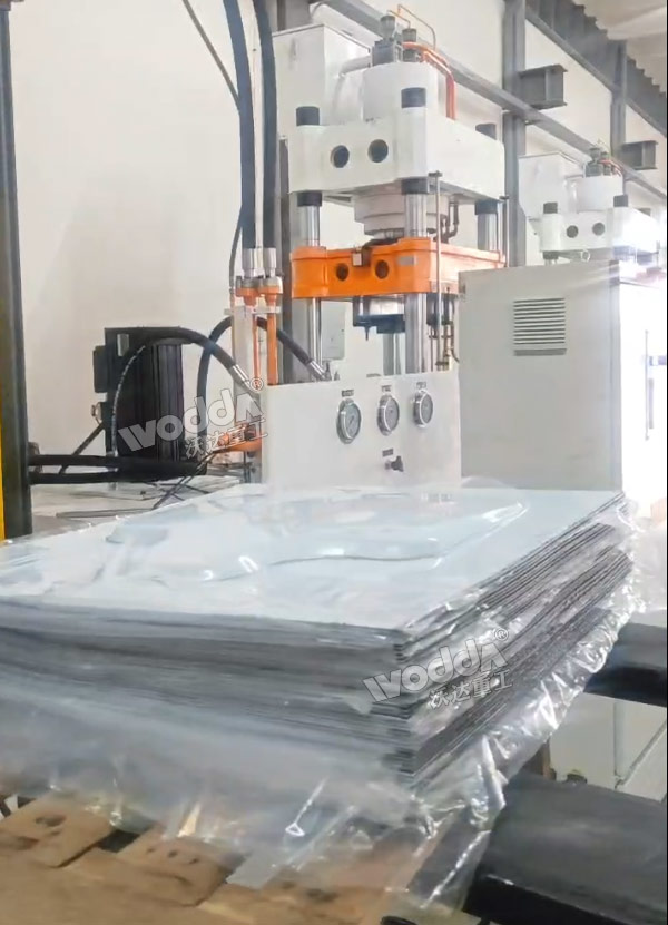 汽車發(fā)動機(jī)護(hù)板