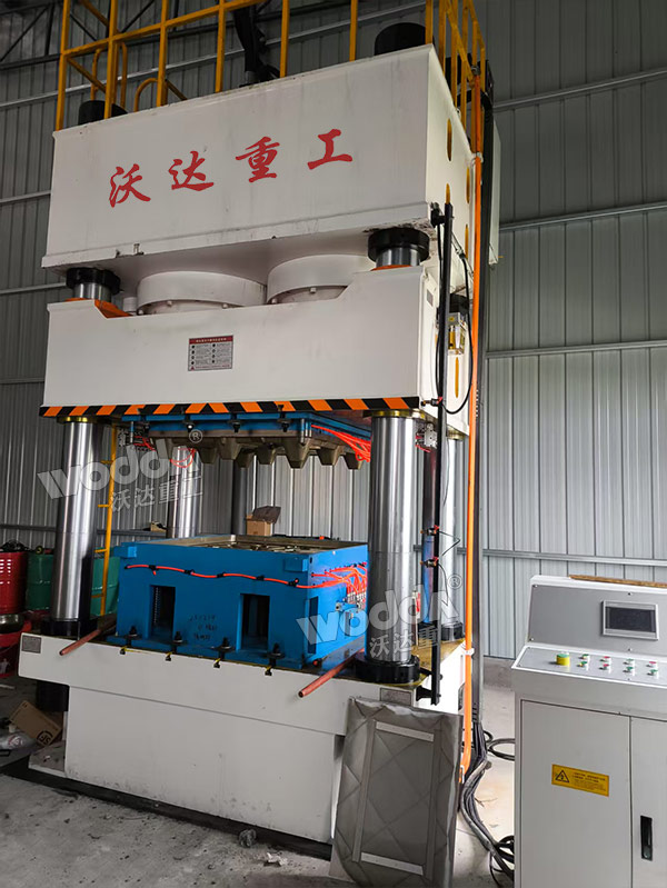 1600噸四柱液壓機(jī)