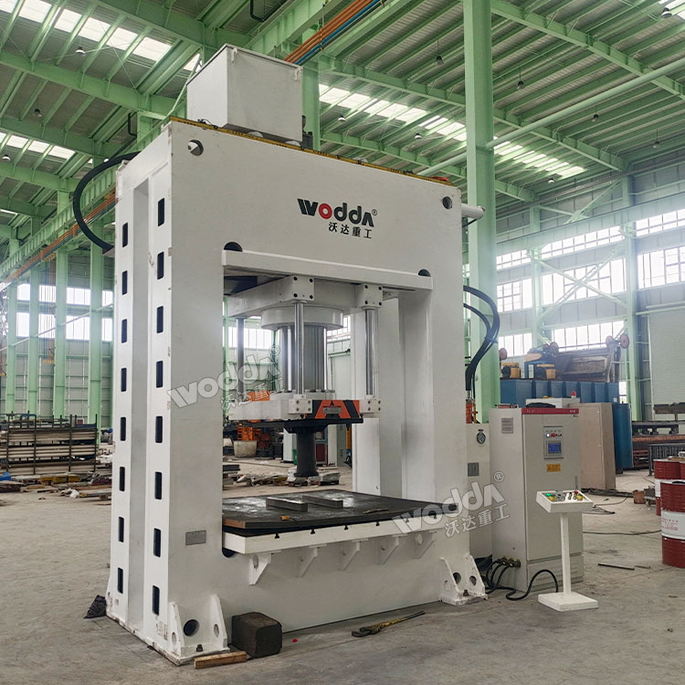 800噸龍門液壓機客戶現(xiàn)場 800噸龍門液壓機客戶現(xiàn)場