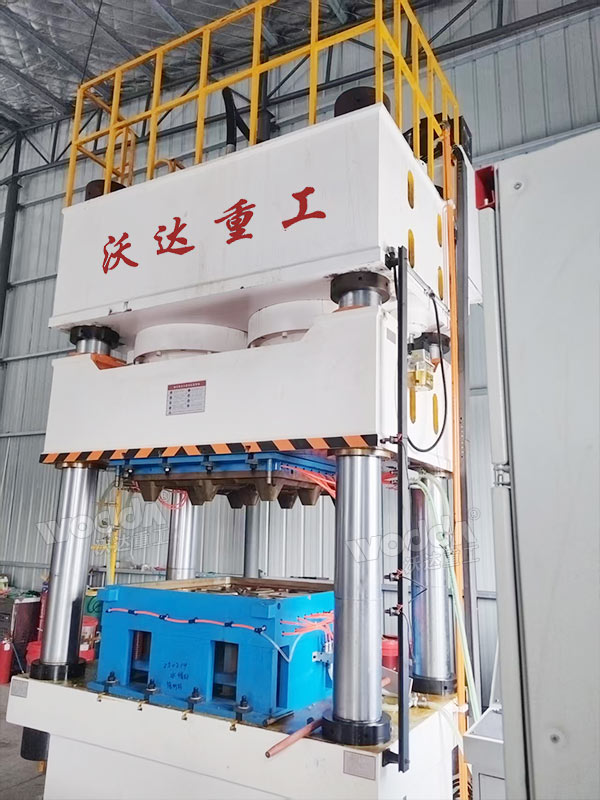 1600噸塑料托盤液壓機